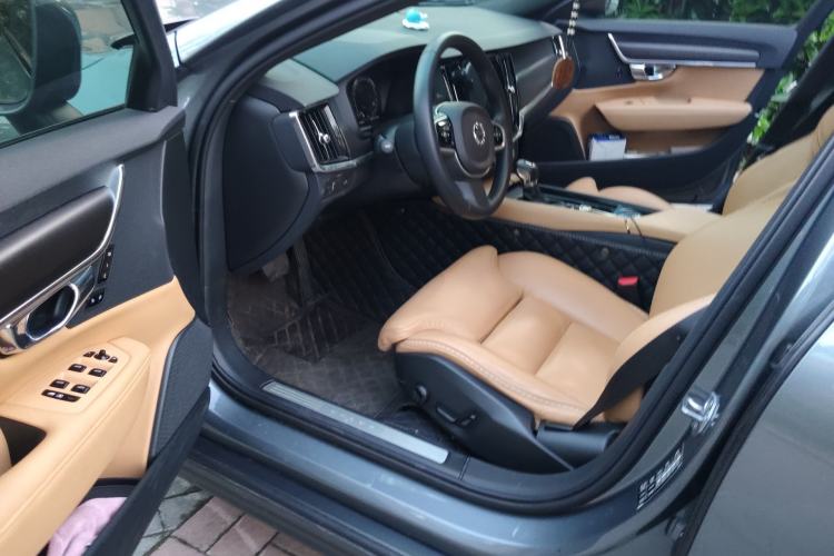 Used Volvo V90 2017 Cross Country T5 AWD Smart Range Edition