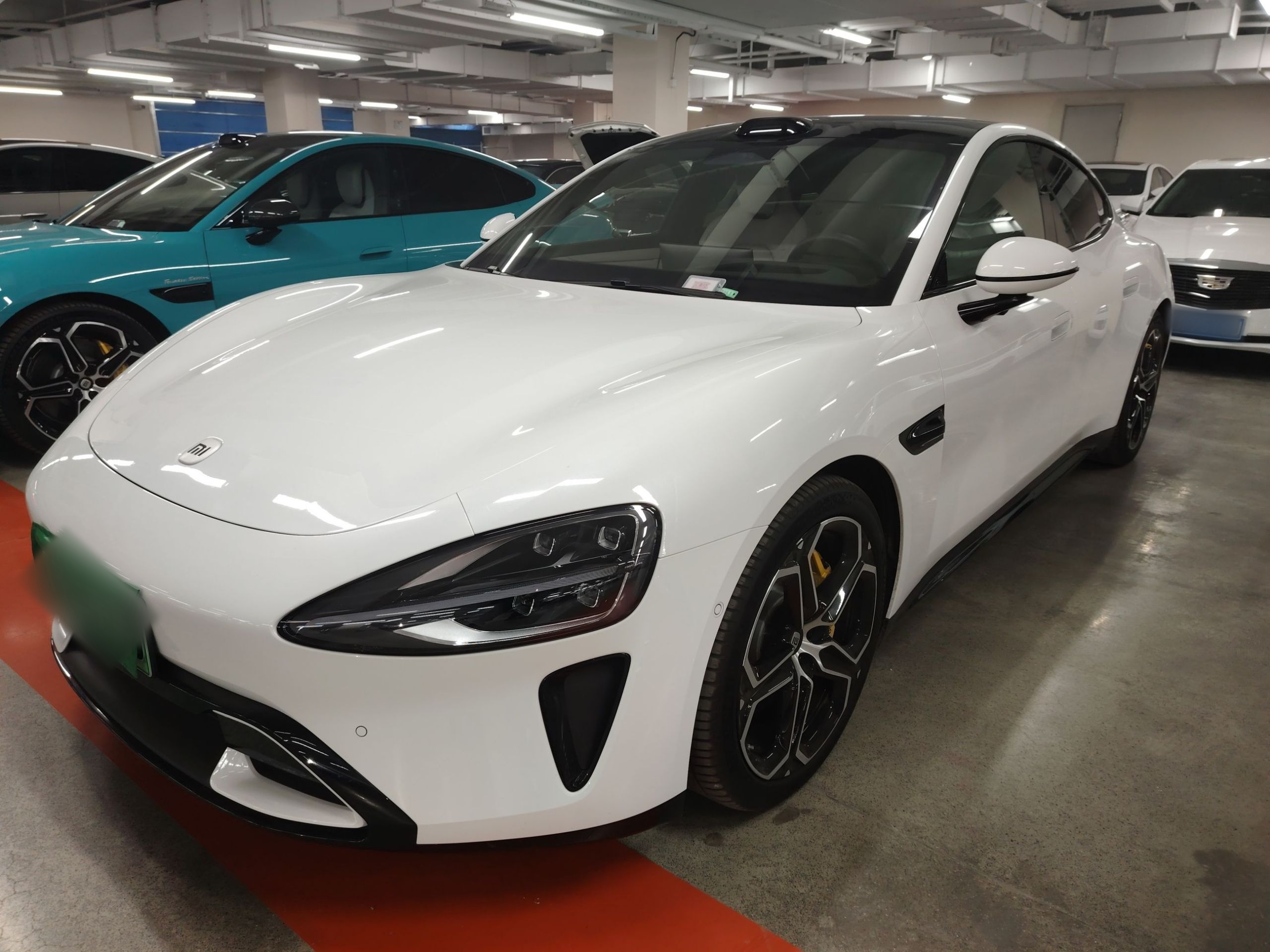 Под передней частью автомобиля