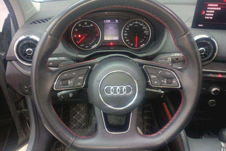 Used Audi Q2L 2022 35 TFSI Progressive Dynamic Edition Steering Wheel