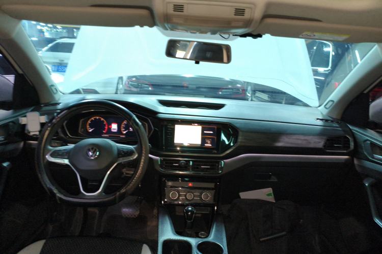 Used Volkswagen Tacqua 2020 1.5L Automatic Yue Center Console