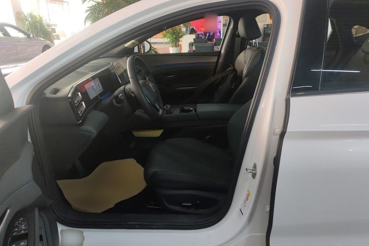 Used BYD Qin L 2025 DM-i Smart Drive 120KM Excellence Model
