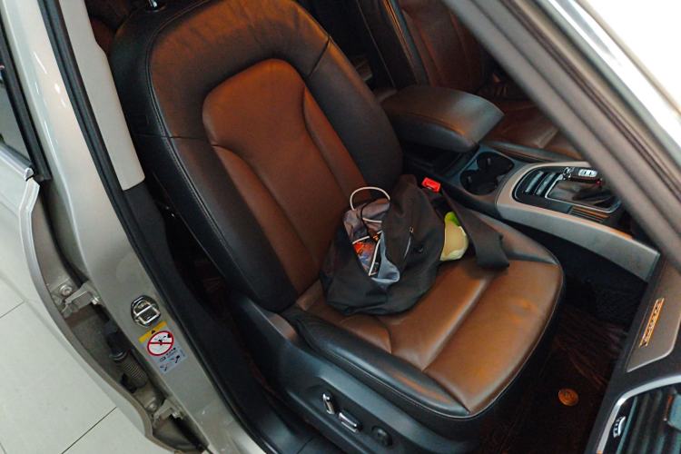 Used Audi Q5 2017 Plus 40 TFSI Ambition Model Right Front Seat