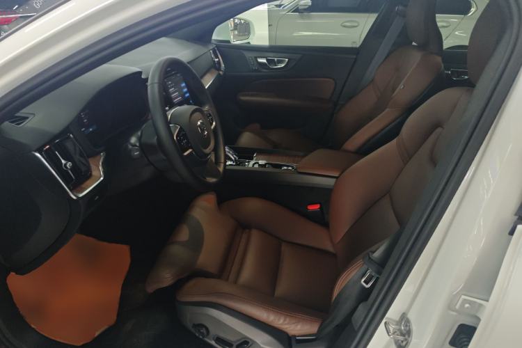 Used Volvo S60 2025 B4 Zhiyuan Luxury Edition
