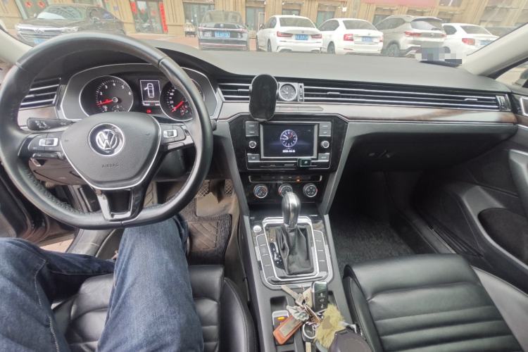 Used Volkswagen Magotan 2019 330TSI DSG Leading Model China VI Standard Center Console