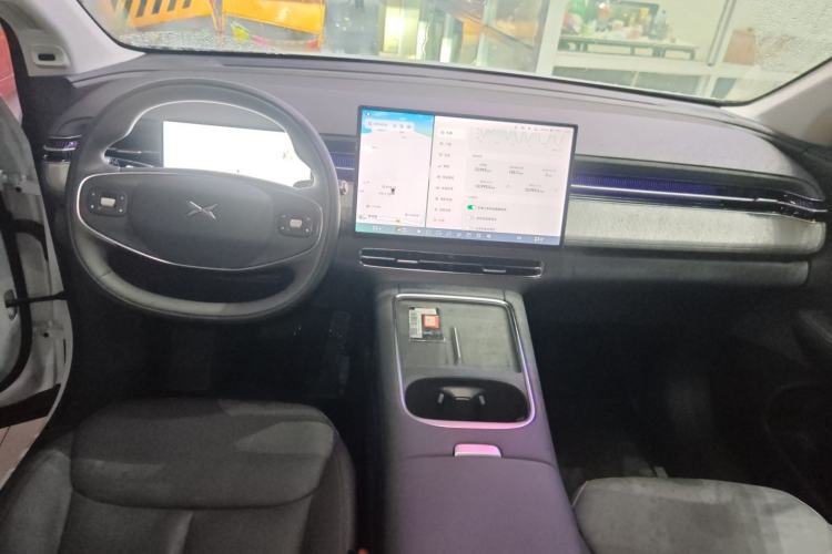 Used XPeng G6 2025 625 Long-Range Max Flagship Edition Center Console