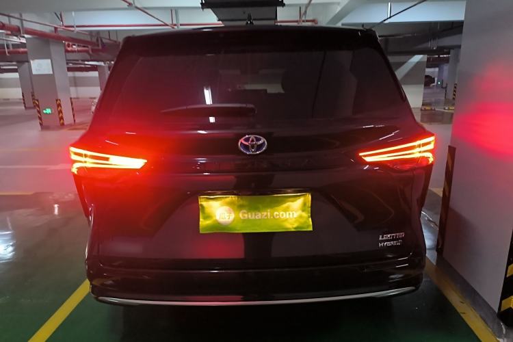 Used Toyota SIENNA 2023 2.5L Hybrid Deluxe Edition