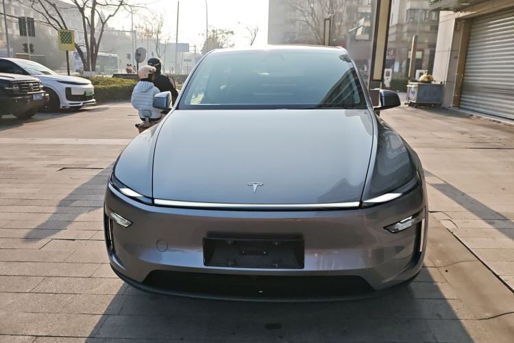 Used Tesla Model Y 2025 Rear-Wheel-Drive Version