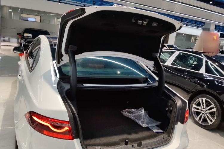 Used Jaguar XFL 2024 2.0T P300 Four-Wheel Drive Flagship Sport Gold Edition