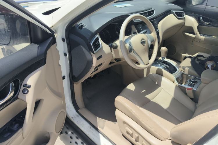 Used Nissan X-Trail 2014 2.5L CVT Leading Edition 4WD
