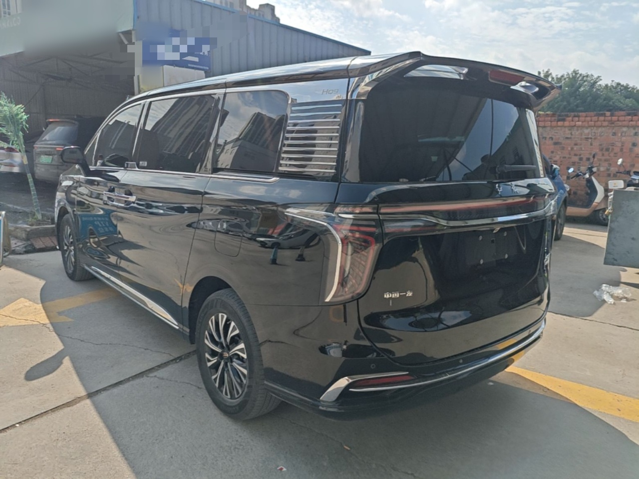 Hongqi HQ9 PHEV 2024 2.0T Four-Wheel Drive Business Edition — снимка 4