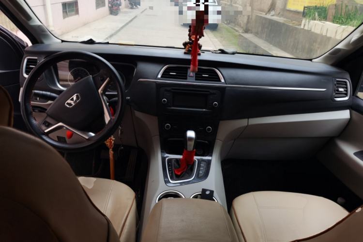 Used Huasong 7 2015 2.0T Automatic Comfort Model Center Console