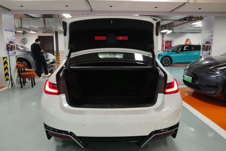 Used BMW i3 2024 eDrive 35 L
