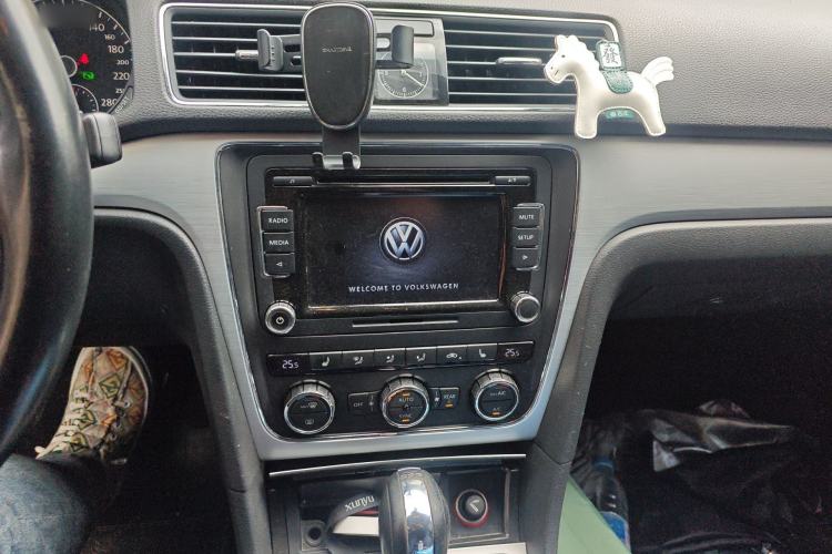 Used Volkswagen Passat 2014 1.8TSI DSG Prestige Edition Audio And AC Panel