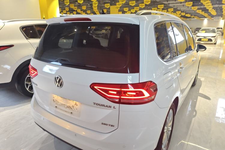 Used Volkswagen Touran 2021 Touran L 280TSI DSG Comfort Edition 7 Seats
