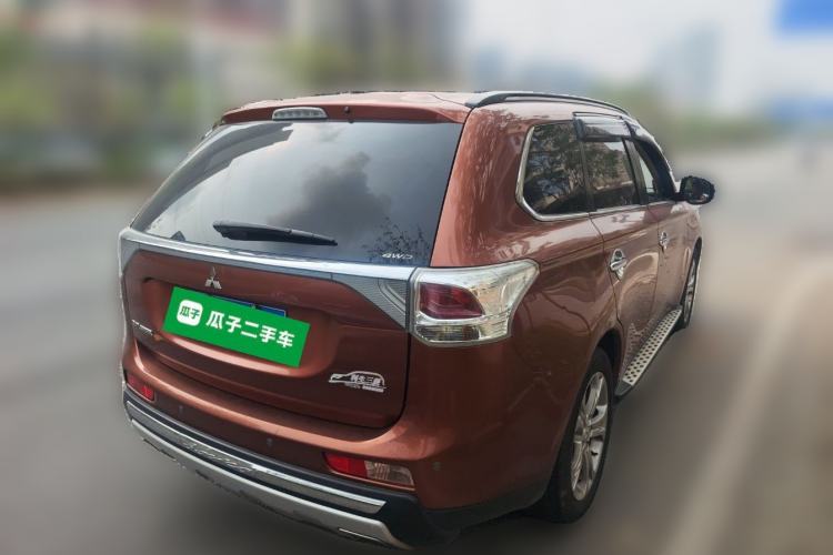 Used Mitsubishi Outlander 2013 2.4L Four-Wheel Drive Luxury Navigation Version 7 Seats
