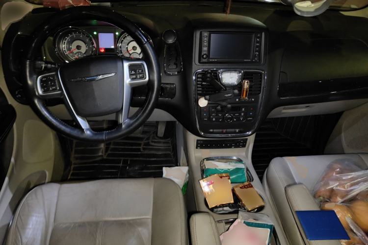 Used Chrysler Grand Voyager 2013 3.6L Luxury Edition
