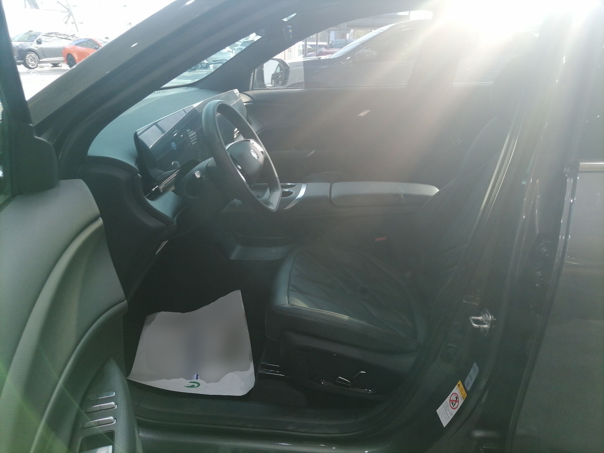 المقاعد الأمامية داخل السيارة