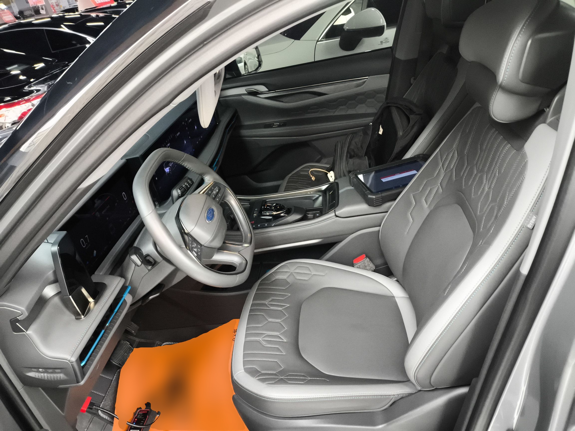 المقاعد الأمامية داخل السيارة