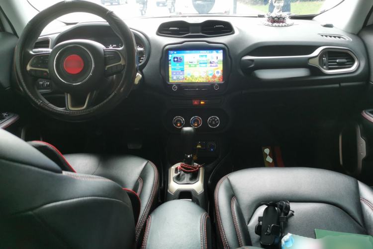 Used Jeep Renegade 2017 180T Automatic Kinetic Edition+ Center Console