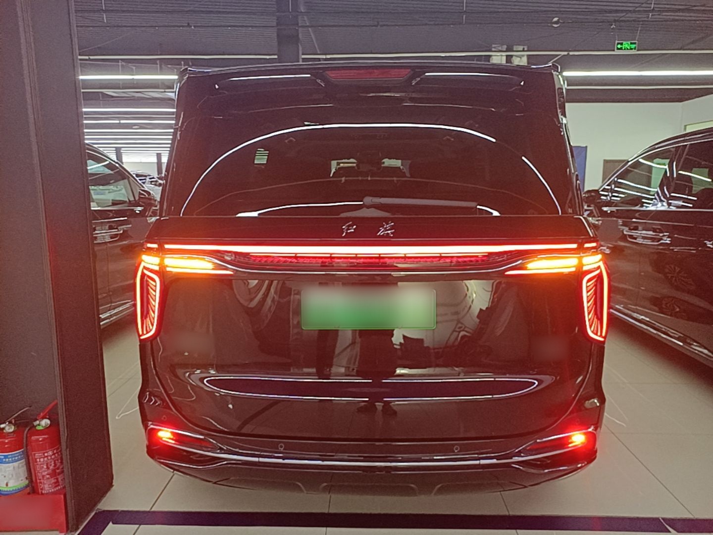 Hongqi HQ9 PHEV 2024 2.0T Four-Wheel Drive Business Edition — снимка 5