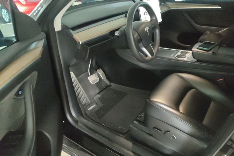 Used Tesla Model Y 2022 Rear-Wheel-Drive Version Left Front Seat