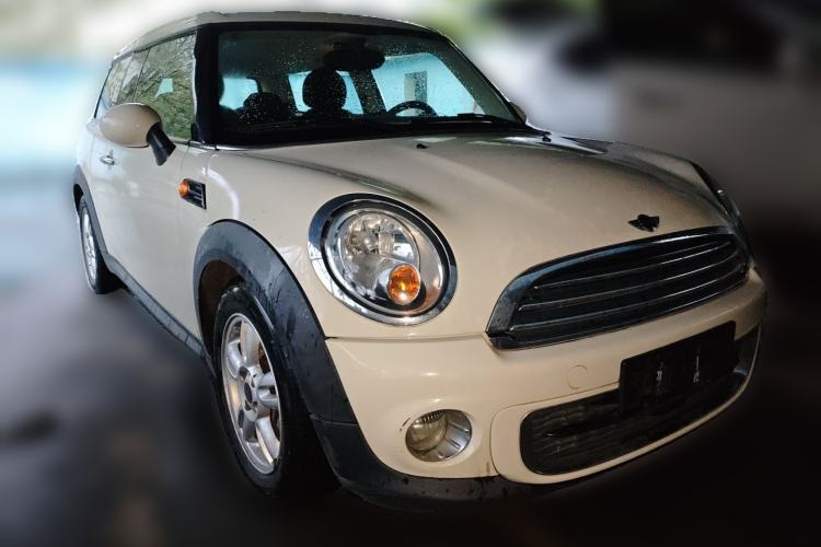 Used MINI Clubman 2011 1.6L ONE Front Right 45 Deg