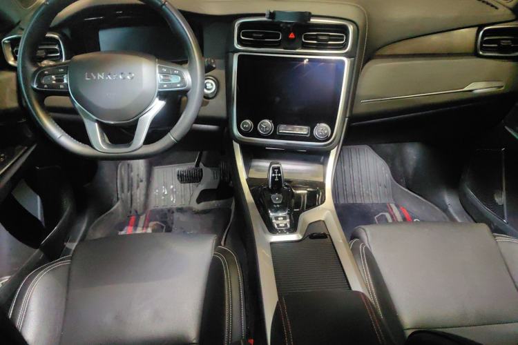 Used Lynk & Co 01 2019 2.0T Two-Wheel-Drive Pro Version China VI Standard Center Console