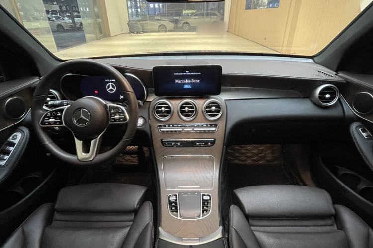 Used Mercedes-Benz GLC 2022 Facelifted GLC 300 L 4MATIC Luxury Edition Interior 7