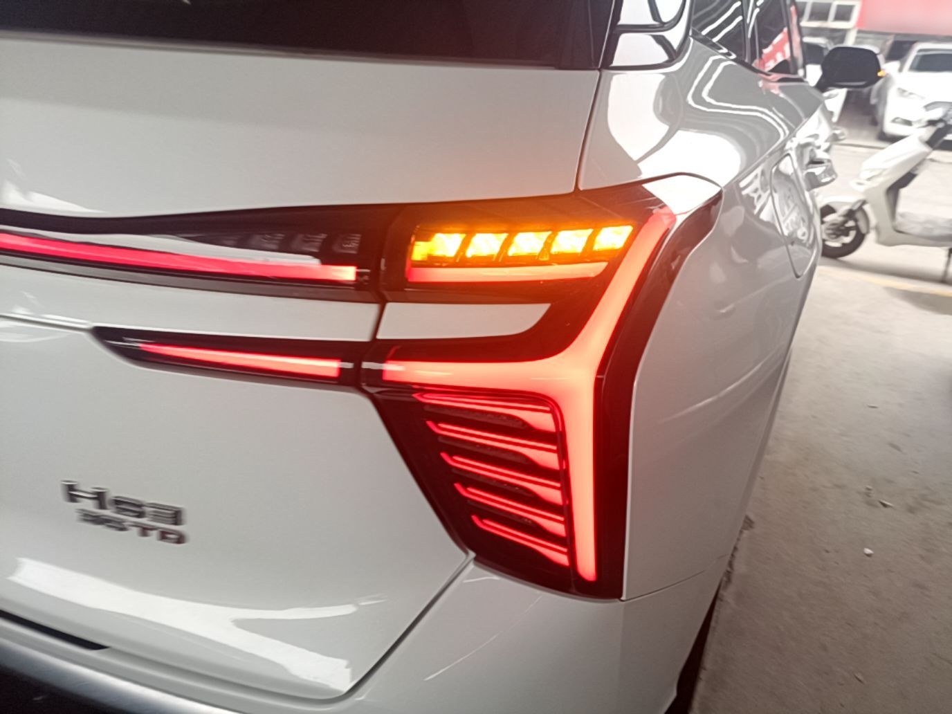 Hongqi HS3 2023 1.5T Two-Wheel Drive Shanwei Edition — снимка 9