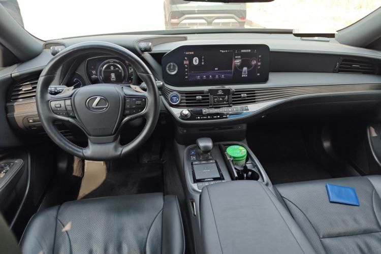 Used Lexus LS 2020 500h Excellence Edition China VI standard Center Console