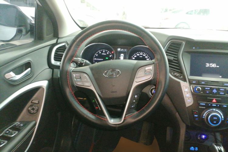 Used Hyundai Santa Fe 2017 2.0T Automatic All-Wheel Drive Smart 7-Seater Steering Wheel