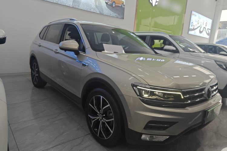 Used Volkswagen Tiguan L 2019 380TSI Automatic All-Wheel Drive Luxury Edition with 7 Seats China VI Standard Front Right 45 Deg