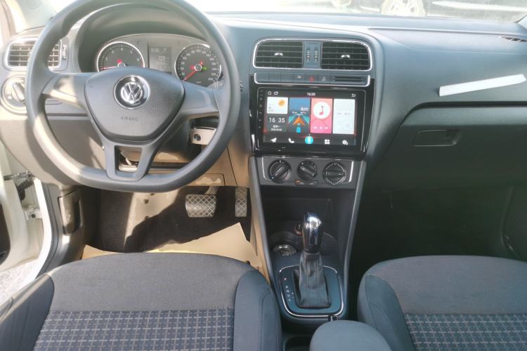 Used Volkswagen Polo 2014 1.4L Automatic Comfort Edition Center Console