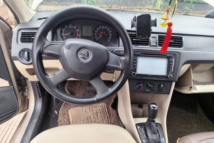 Used Skoda Rapid 2013 1.6L Automatic Smart Selection Model Steering Wheel