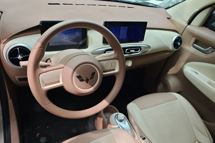 Used Wuling Hongguang MINIEV 2025 Four-Door Version Premium Edition Center Console