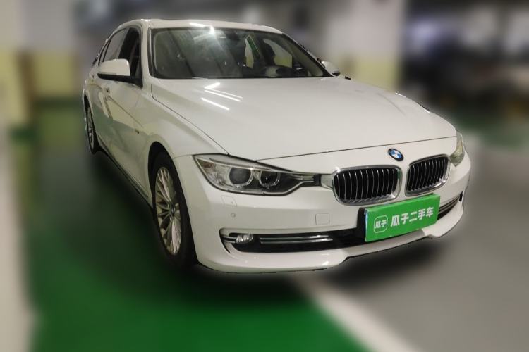 Used BMW 3 Series 2013 320Li Luxury Design Package Front Right 45 Deg