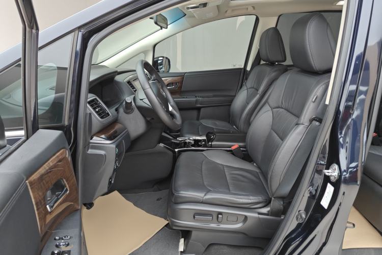 Used Honda Odyssey 2015 Updated Version 2.4L Smart Edition Left Front Seat