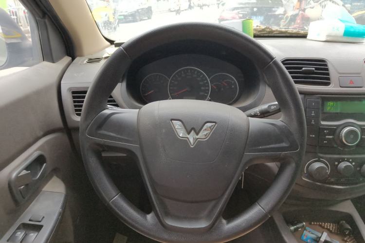 Used Wuling Hongguang 2015 1.5L S Basic Version China V Standard Steering Wheel