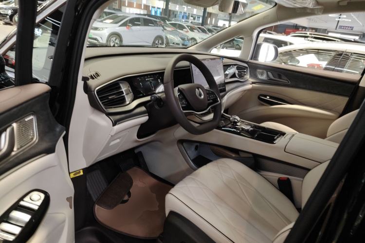 Used Denza D9 2024 DM-i 970 Luxury Model
