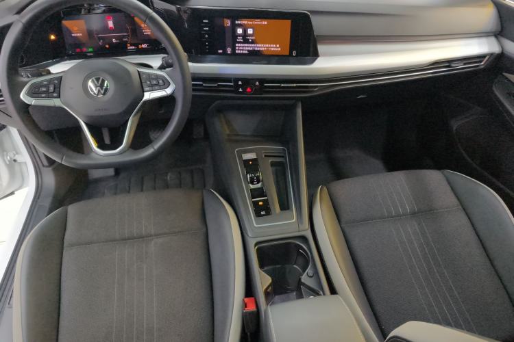 Used Volkswagen Golf 2023 Facelift 280TSI DSG Pro Center Console