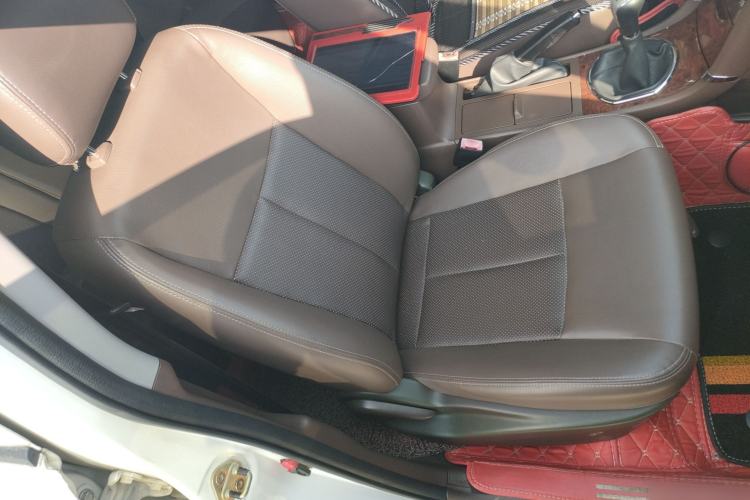 Used Zotye Z300 2016 New Vision 1.5L Manual Entry-Level Model with Sunroof
