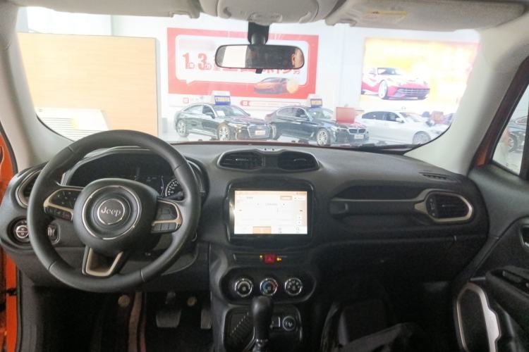 Used Jeep Renegade 2017 180T Automatic High-Energy Version Center Console