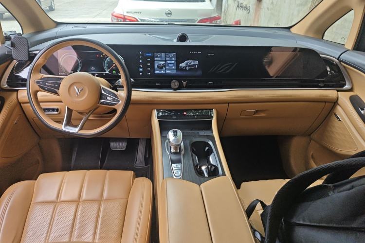 Used VOYAH Dream 2024 PHEV Extended-Range Premium Edition Interior 2