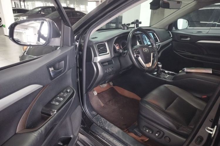 Used Toyota Highlander 2018 2.0T Four-Wheel Drive Luxury Version 7 Seats China VI Standard Driver Seat