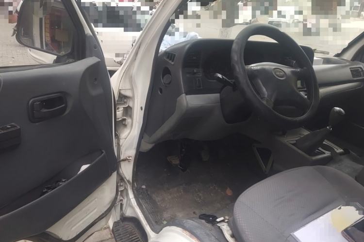 Used Jinbei Hiace 2018 2.0L Fifth-Generation Box Truck Standard Roof 2 Seats 4G19
