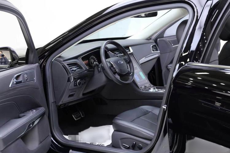 Used Ford Taurus 2019 EcoBoost 245 Premium Edition Interior 4