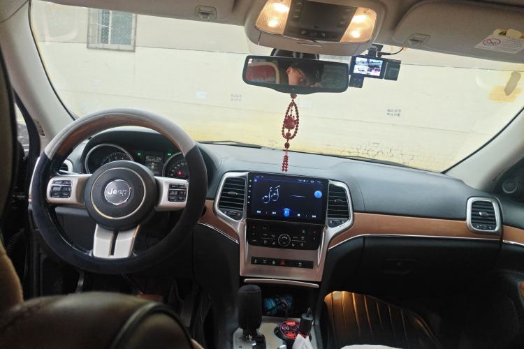 Used Jeep Grand Cherokee 2011 5.7L Flagship Navigation Edition
