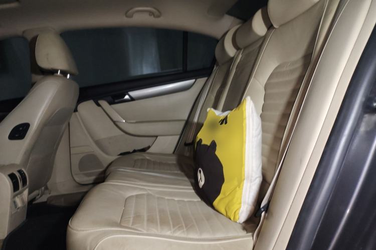 Used Volkswagen Magotan 2012 Revised Version 1.8TSI Leading Edition Left Rear Seat