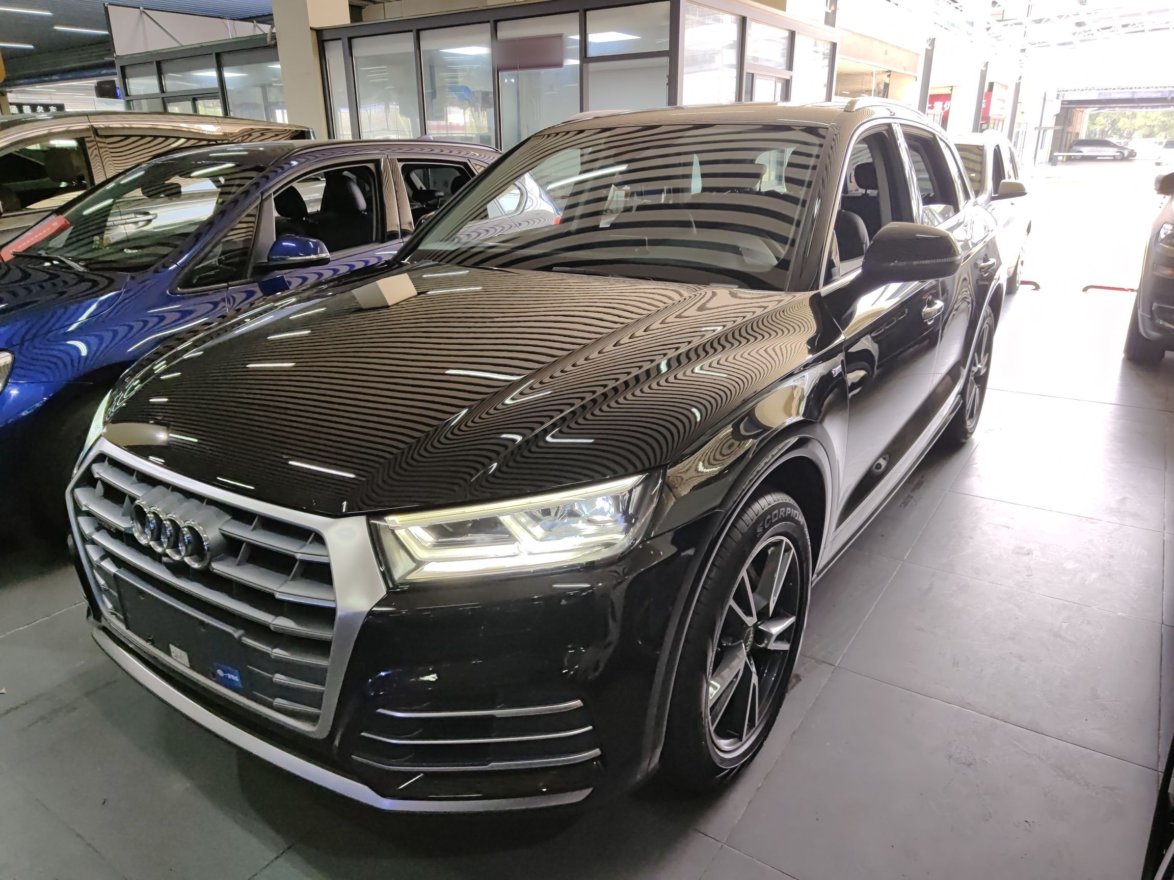 Под передней частью автомобиля