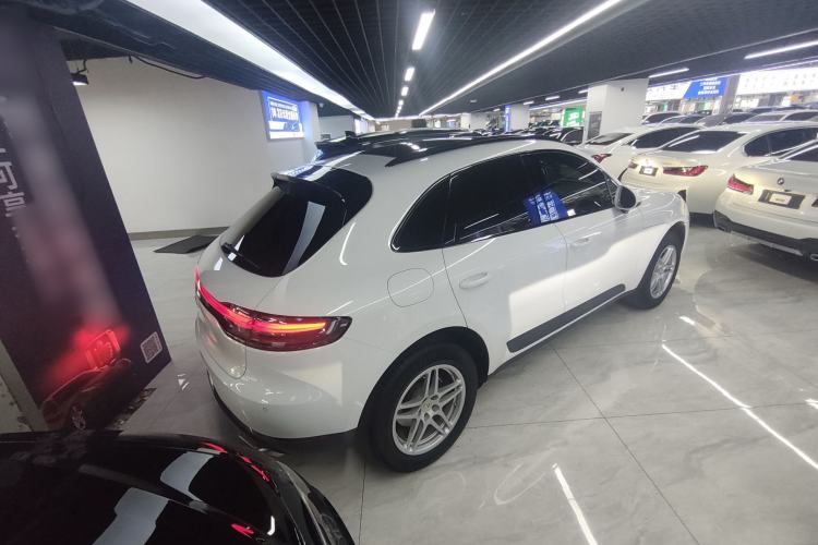 Used Porsche Macan 2018 Macan 2.0T Rear Right 45 Deg